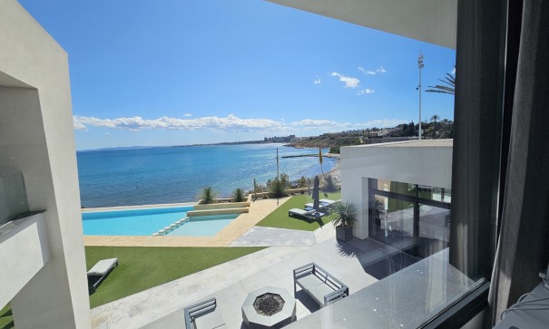 Venta - Chalet Independiente -
La Zenia