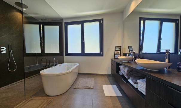 Venta - Chalet Independiente -
La Zenia