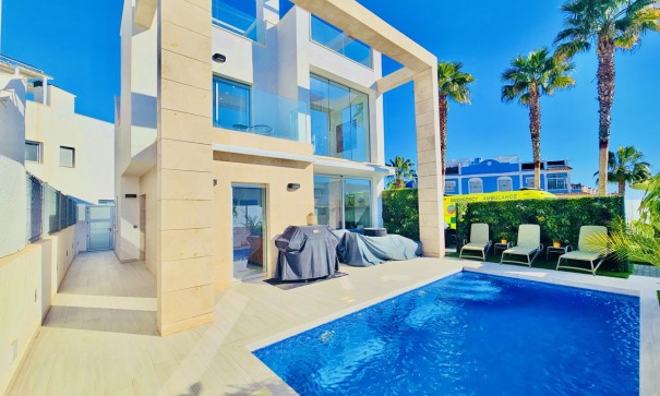 Resale - Freistehende Villa -
Cabo Roig