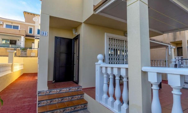 Herverkoop - Vrijstaande Villa -
Orihuela Costa - Villamartín