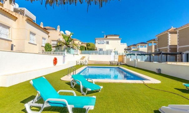 Herverkoop - Vrijstaande Villa -
Orihuela Costa - Villamartín