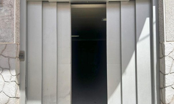 Sale - Garage -
Torrevieja - Playa del cura