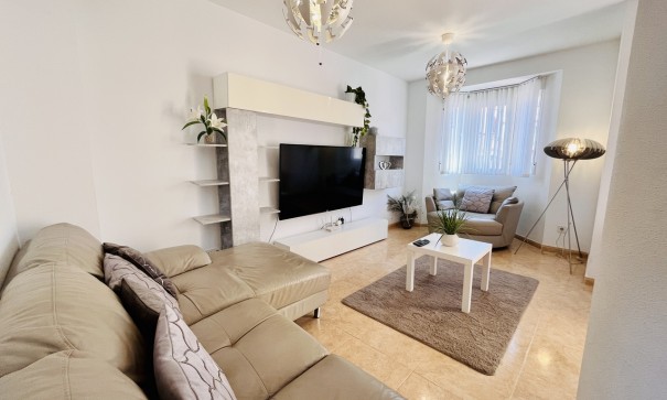 Herverkoop - Stadswoning -
Cabo Roig