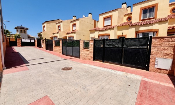 Herverkoop - Stadswoning -
Cabo Roig