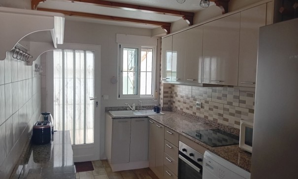 Sale - Town house -
Algorfa