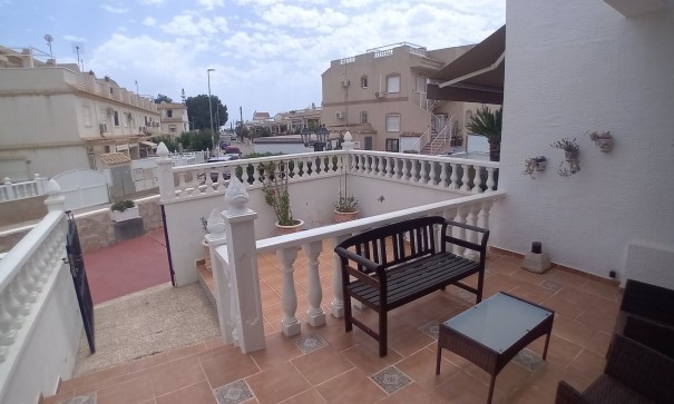 Sale - Town house -
Algorfa