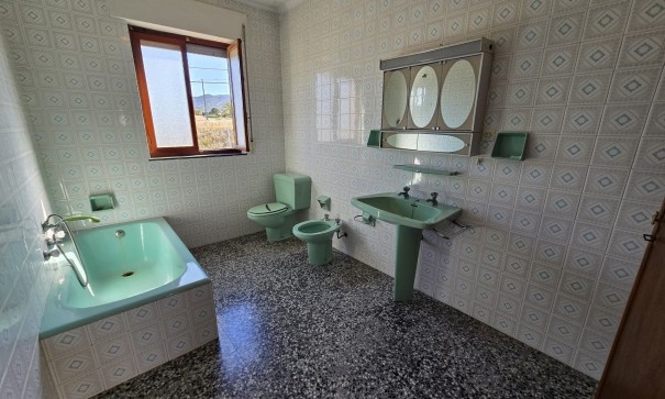 Resale - Freistehende Villa -
Monóvar