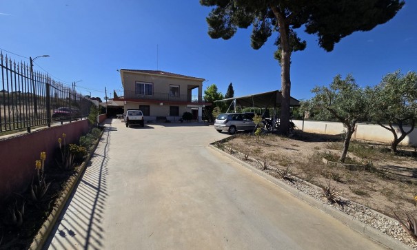 Resale - Freistehende Villa -
Monóvar