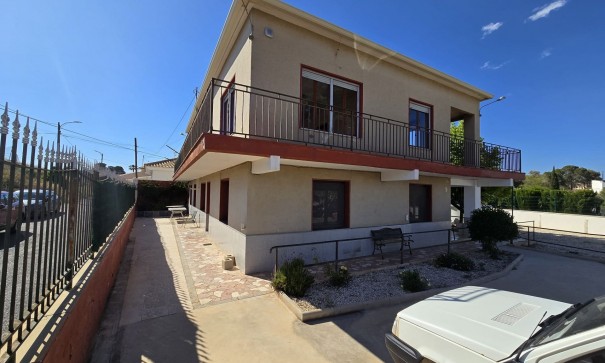 Resale - Freistehende Villa -
Monóvar