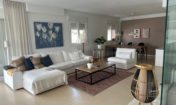 Herverkoop - Vrijstaande Villa -
Gran Alacant