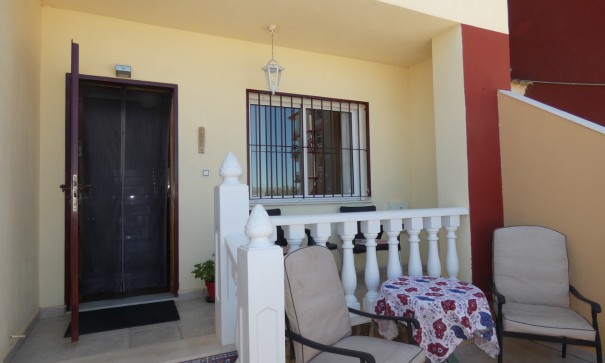 Sale - Town house -
Algorfa