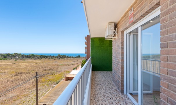Revente - Appartement -
Punta Prima