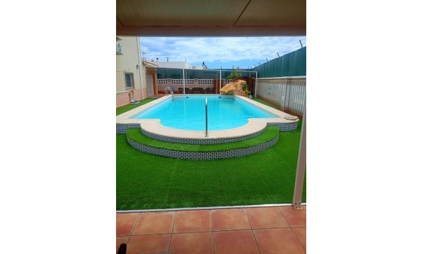 Återförsäljning - Fristående villa -
Torrevieja