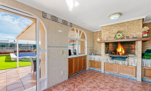 Återförsäljning - Fristående villa -
Torrevieja