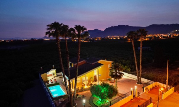 Videresalg - Finca landejendom -
Orihuela