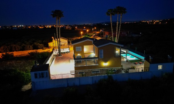 Videresalg - Finca landejendom -
Orihuela