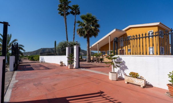 Videresalg - Finca landejendom -
Orihuela